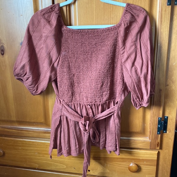 Old Navy Tie waist peplum top - Picture 2 of 2